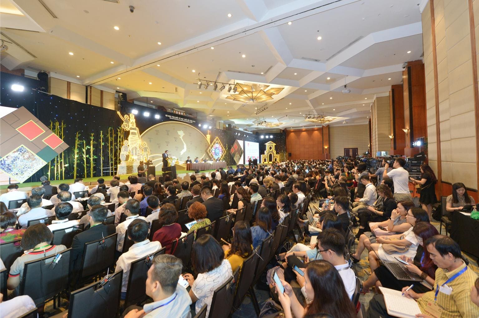 All participants listen attentively as ManpowerGroup Vietnam's experts shared valuable insights