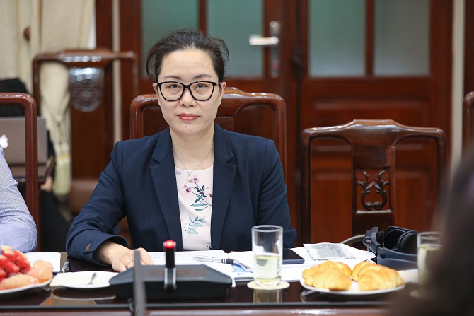 Attendees were actively engaged, asking insightful questions and sharing experiences | Manpower Vietnam