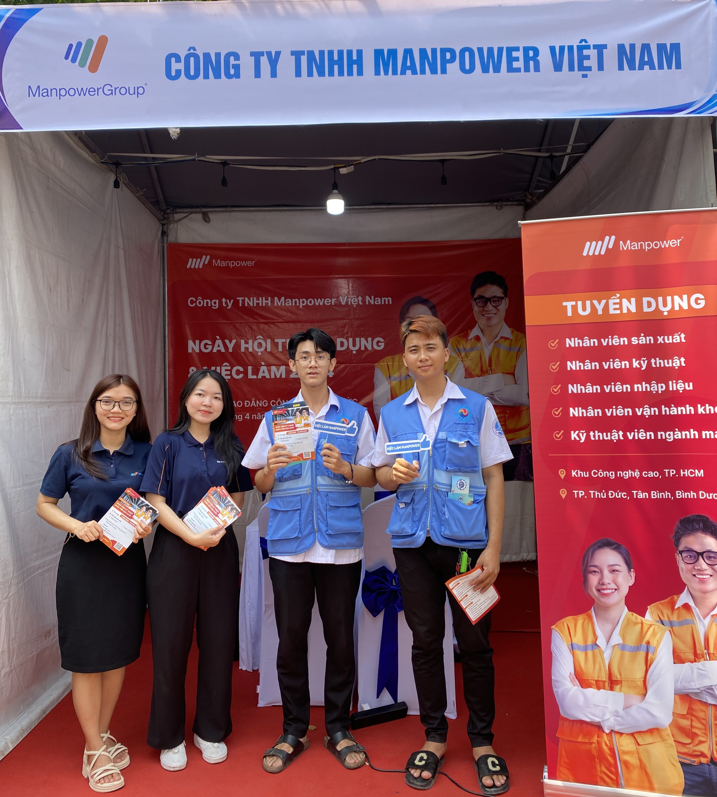 Gian hàng hướng nghiệp, tuyển dụng, việc làm của Manpower Việt nam tại Cao đẳng Công nghệ Thủ Đức