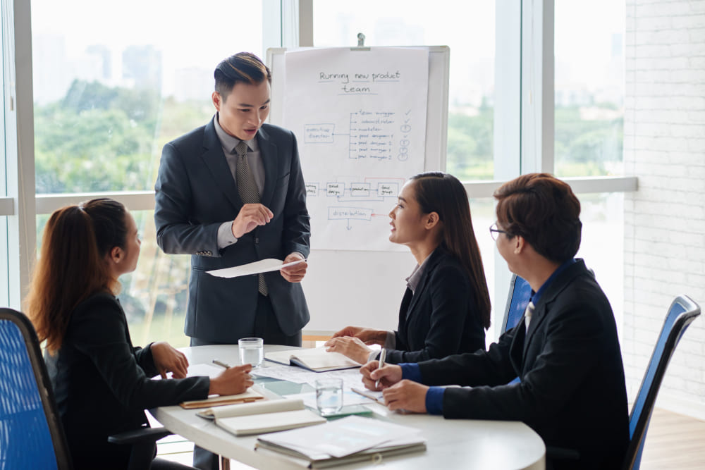 An EOR services consultant in a group meeting with clients discussing why EOR services benefit their business 