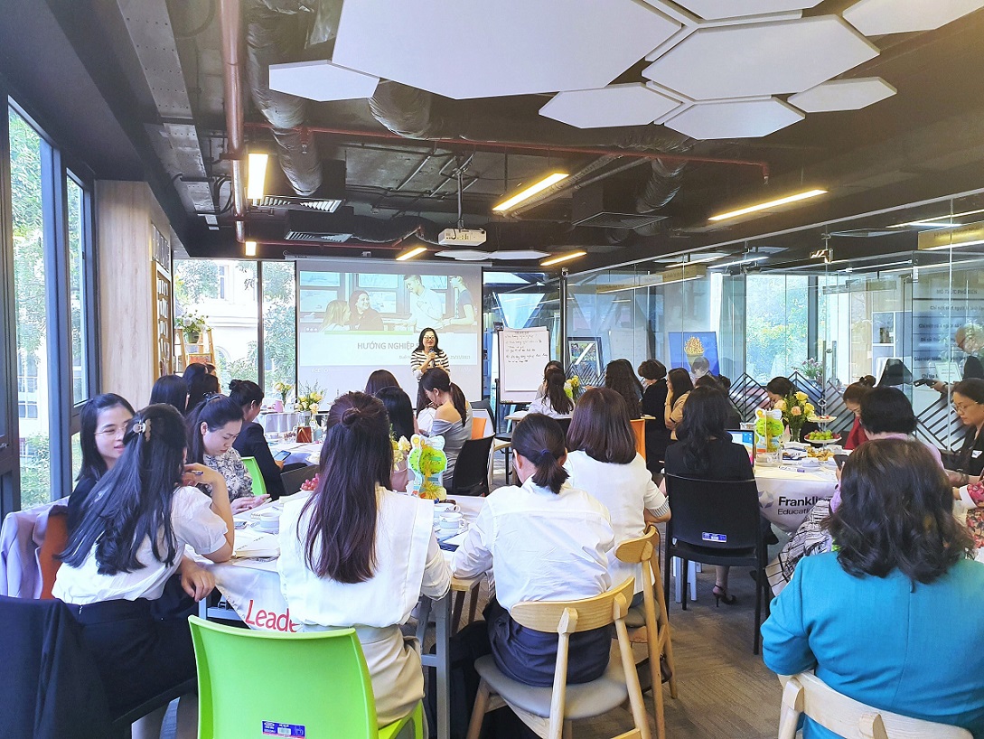 Speakers manpowergroup vietnam discussed the importance of learnability skills, reskilling and upskilling, career development for young talent in career orientation workshop. 