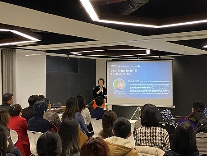Students eager to absorb new knowledge from the sharing of Manpower Vietnam