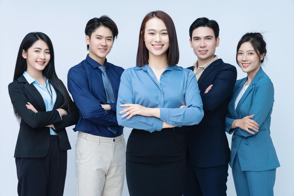 Team of expert working on Manpower Vietnam's payroll services
