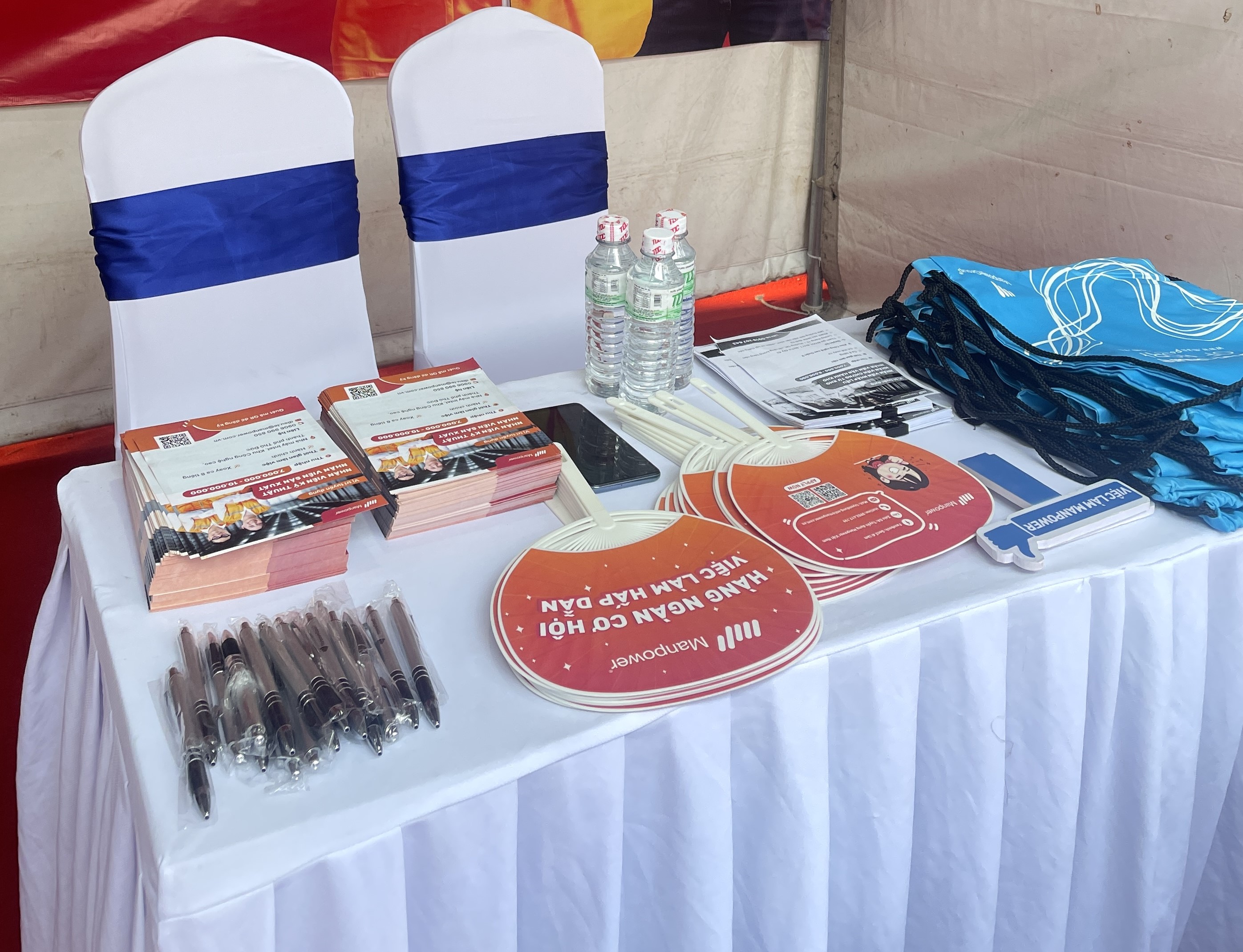 Manpower Vietnam’s flyers and gifts for students at the job fair