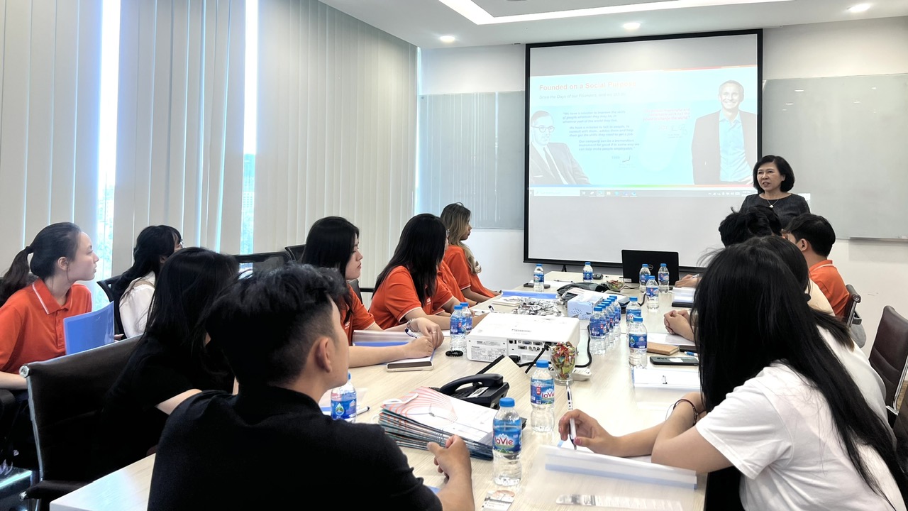 Giám đốc Nhân sự Toàn quốc ManpowerGroup Việt Nam gặp gỡ sinh viên FPT