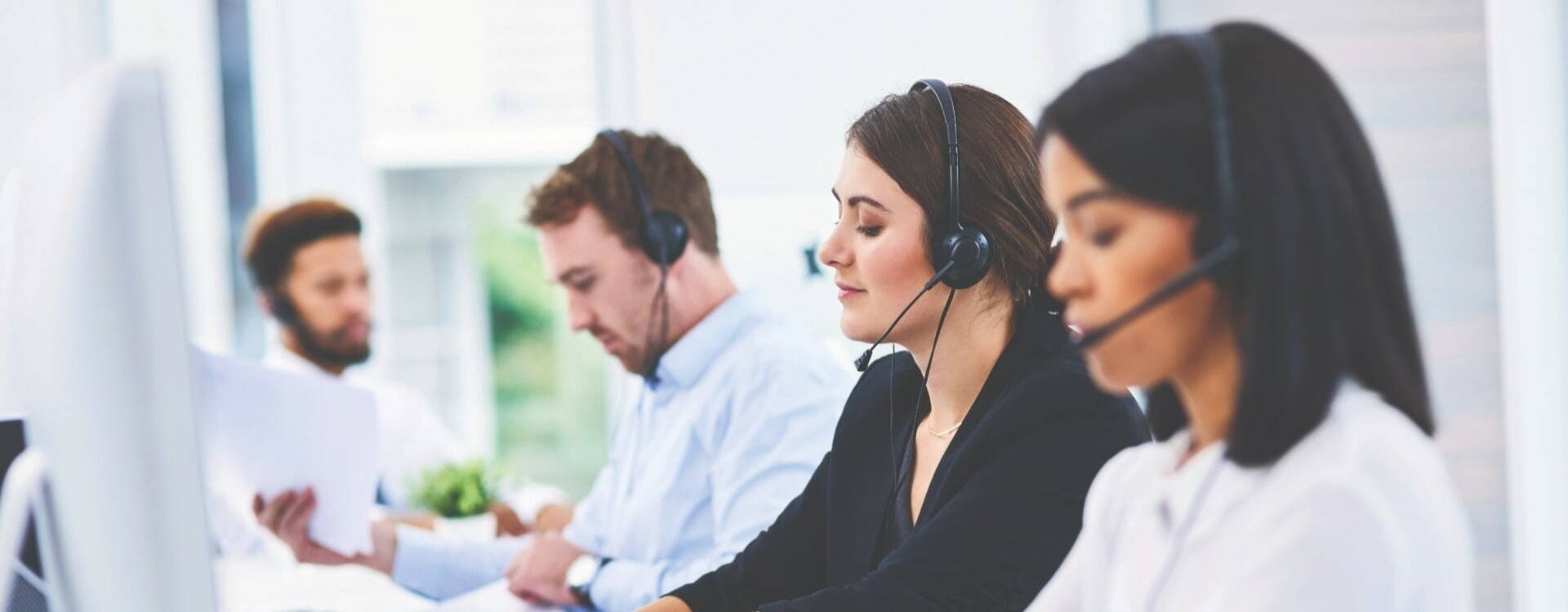 Employer submitting an IT job vacancy to Experis recruitment team