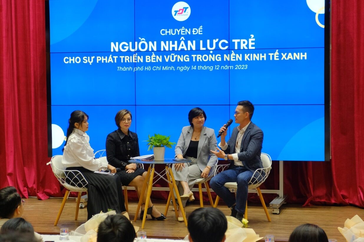 speakers from ManpowerGroup Vietnam in panel discussion of a workshop at University about how ESG and green jobs impact young people gen z skills, mindset and career development 