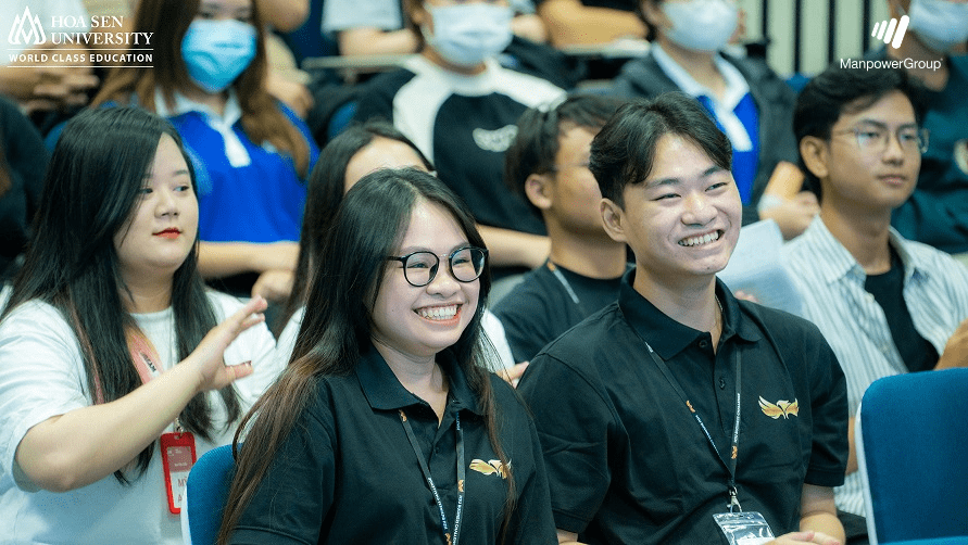 vietnamese mixed students smiling at career workshop with manpowergroup vietnam speaker