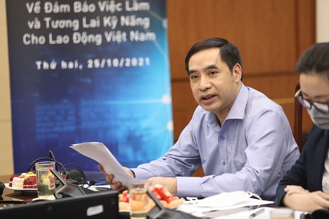 Mr. Simon Matthews, Regional Manager of ManpowerGroup Vietnam, Thailand & Middle East discussed workforce trends and future of skills in the digital age and COVID-19