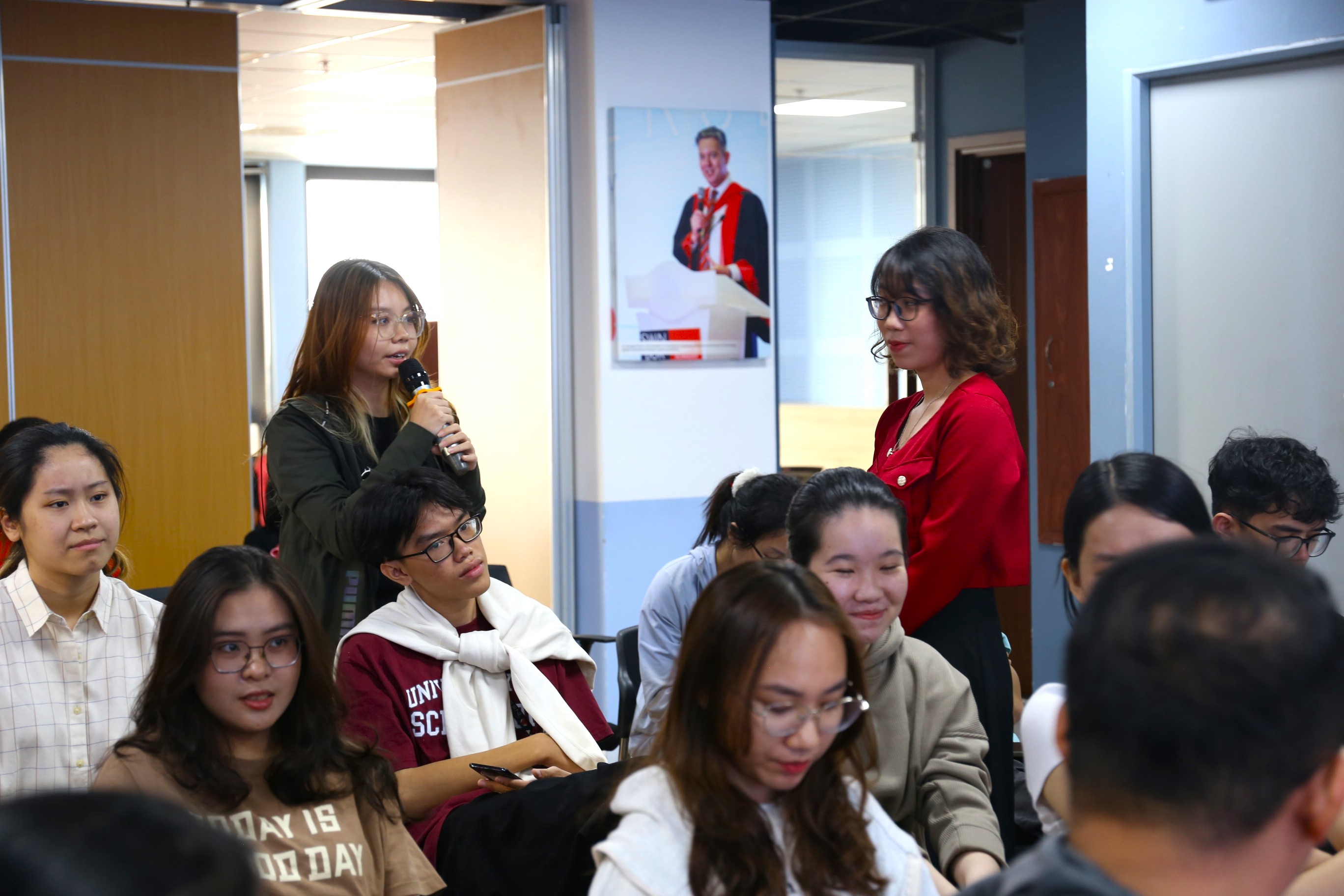 Manpower Vietnam expert consults students about job search skills
